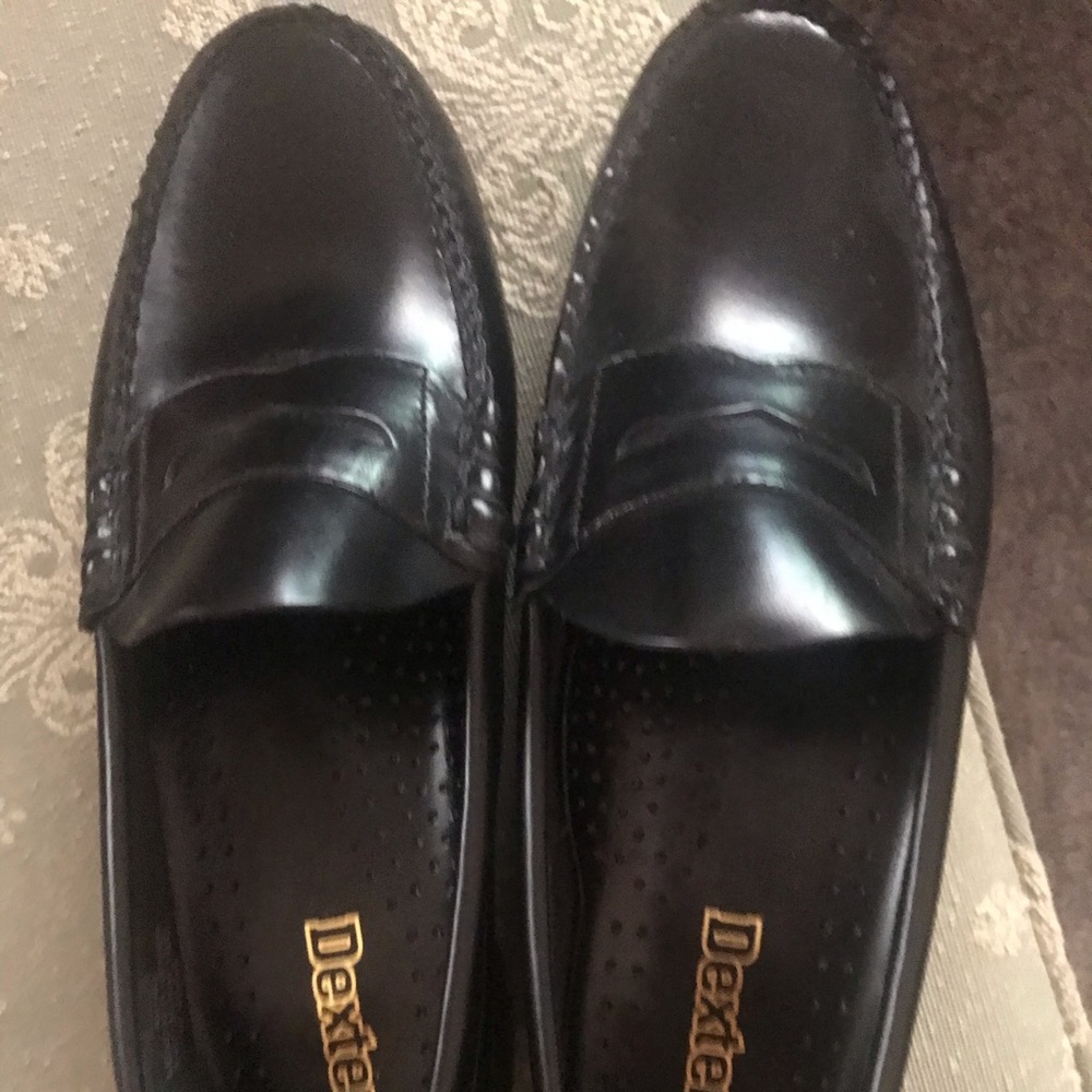Mens leather black Penny loafer, size 8.5